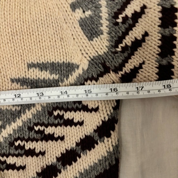 Aritzia TNA Cowichan Sweater Medium (fits like a S), 100% Lambswool - Picture 10 of 11